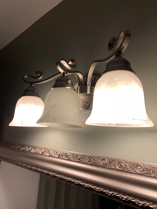Bathroom light in Indoor Lighting & Fans in Hamilton - Image 2