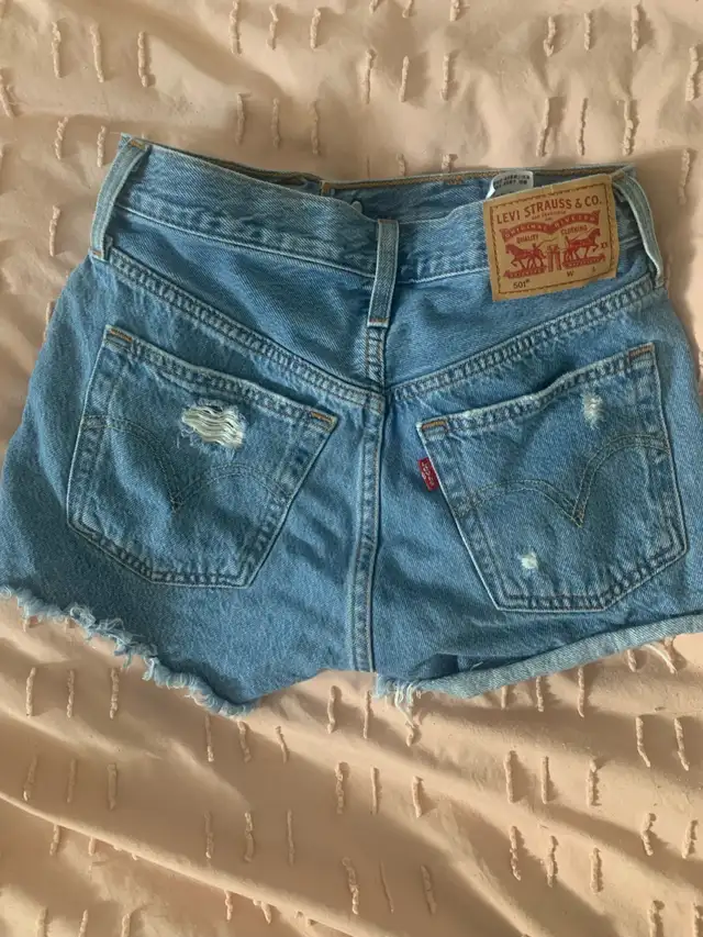 Levi’s 501 Denim Shorts in Women's - Bottoms in Markham / York Region - Image 3