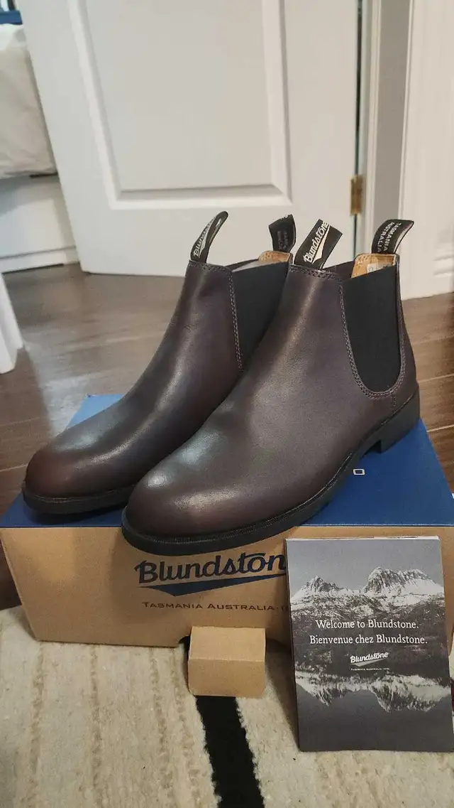 Blundstone 1900 Elastic Sided Boot Dress in Men's Shoes in City of Toronto - Image 2