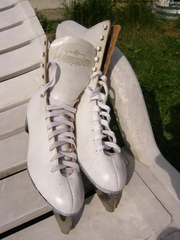 Women figure skates sizes 7, 7.5, 8 in Skates & Blades in Markham / York Region - Image 8