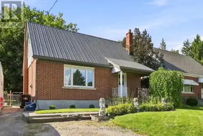 442 Grandview Ave. New Hamburg, ON MLS® Number: X13734934 New Kitchen (2025) New Eaves-Trough, soffi...
