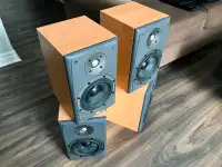 B&W bookshelf speakers in Maple colour