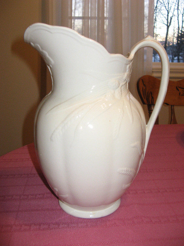 J&G Meakin Ironstone Pitcher and Bowl in Home Décor & Accents in City of Halifax - Image 3