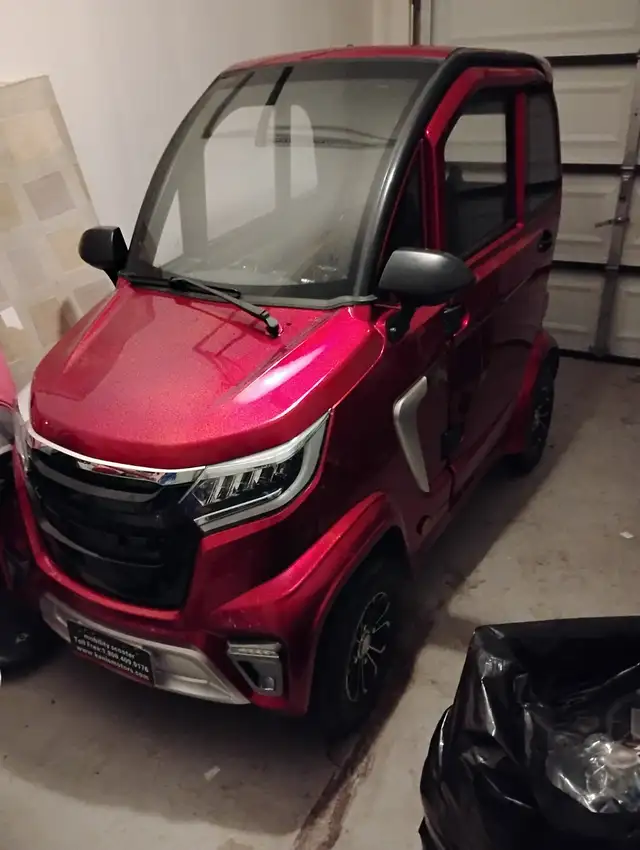 Enclosed mobility scooter for sale in Scooters & Pocket Bikes in Markham / York Region - Image 2