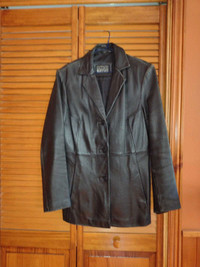 Manteau noir en cuir 