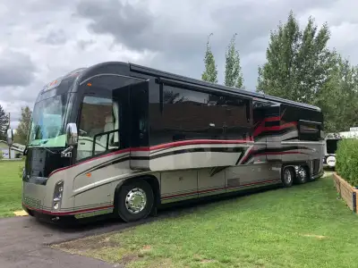 2006 Newell P2000i Luxury Motorcoach, 45’8” Long, Approx. 51,350 Low Miles, Quad Slide-Out, Rear Ste...