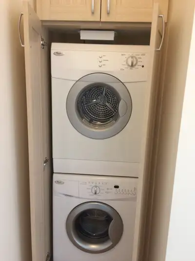 Beautiful Upgraded Brentwood 2 BR 2 Bath Apartment