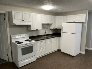 Clean, well-maintained one-bedroom apartment in a walkable neighborhood, close to restaurants, groce...