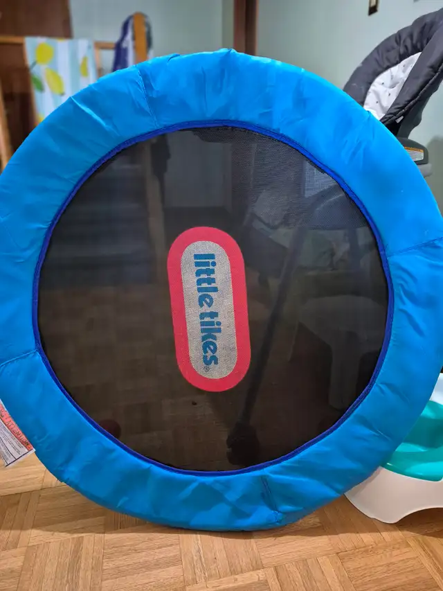 Kid trampoline, kitchen & easel $50 for all 3 in Toys & Games in Oshawa / Durham Region - Image 2