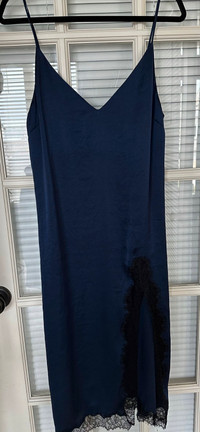 Aritzia Wilfred Dress - size medium 