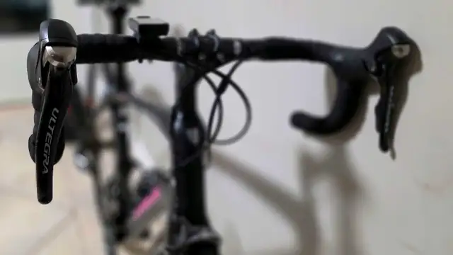 TREK $7000 Ultegra women's road bike  in Road in Hamilton - Image 8