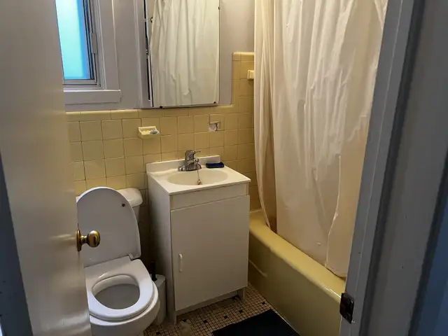 room for rent  in Room Rentals & Roommates in City of Montréal - Image 9