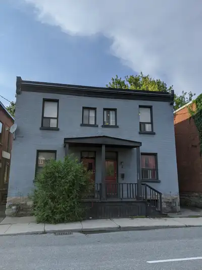 This bright, spacious 1-bedroom apartment is in a small, well-maintained four-unit building in downt...