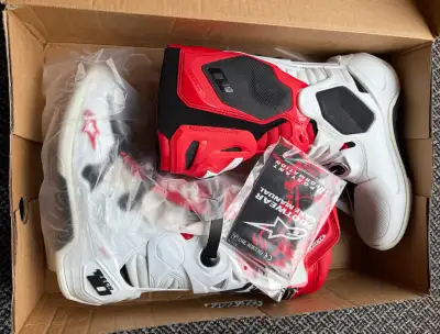 Brand new Alpinestars Tech 10 Motocross Boots. Size 11. Bought these brand new from FortNine thinkin...