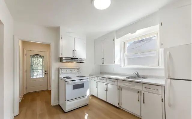 3 bedroom 1 bath rent in Peterborough, main floor in Long Term Rentals in Peterborough - Image 8