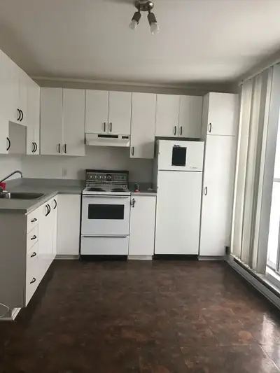 Grand appartement 3 1/2 à louer à Laval des Rapides , 2-eme étage…dans un quartier calme et familial...