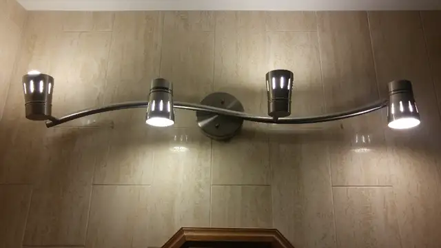 Ceiling Light Fixture in Indoor Lighting & Fans in City of Toronto - Image 3