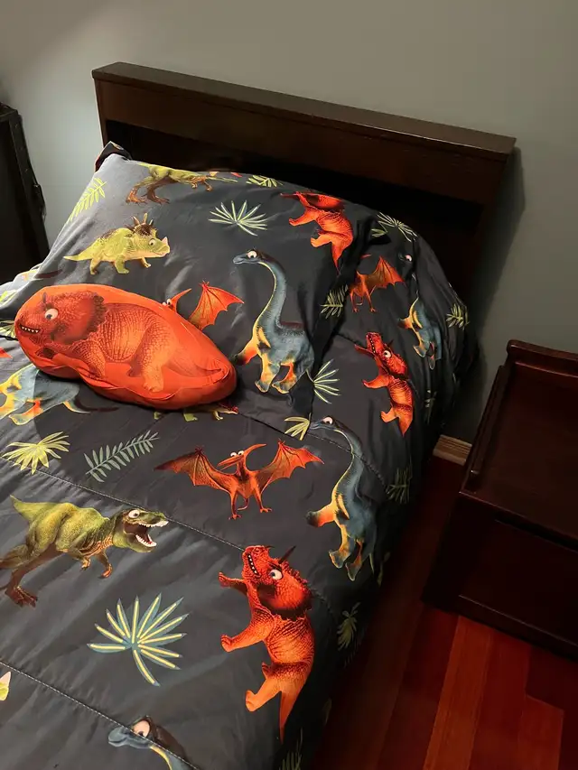 Lit simple en bois in Beds & Mattresses in Laval / North Shore - Image 4