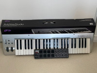 Midi Keyboard 49 Keys with Drum Pad Akai Studio LPD8. Both USB 2