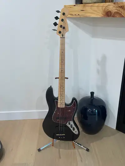  Jazz Bass, View more