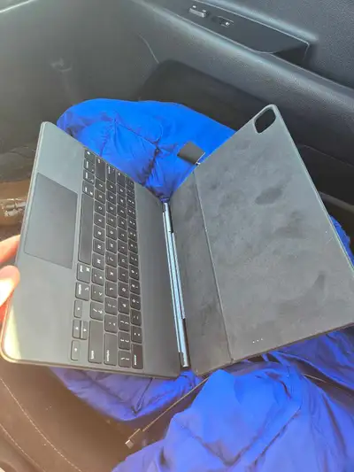 Ipad pro 13inch magic keyboard, View more
