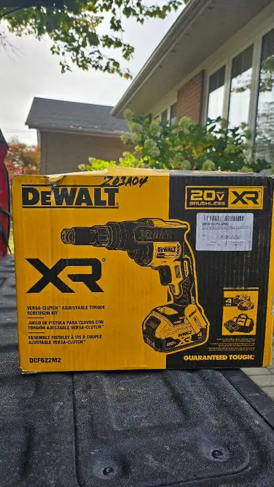 DeWalt Versa-Clutch Adjustable Torque Screwgun Kit, View more