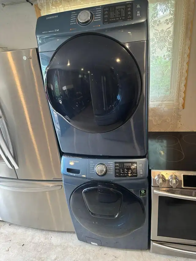 whirlpool 37 w front load washer electric dryer set  in Washers & Dryers in Mississauga / Peel Region - Image 2
