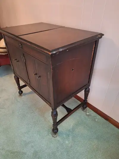 Vintage 1920's Microphonic Victrola record player Has been in one family since new Not working - nee...