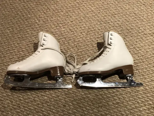 Jackson Artiste Size 3C Girls Figure Skate in Skates & Blades in City of Toronto - Image 3