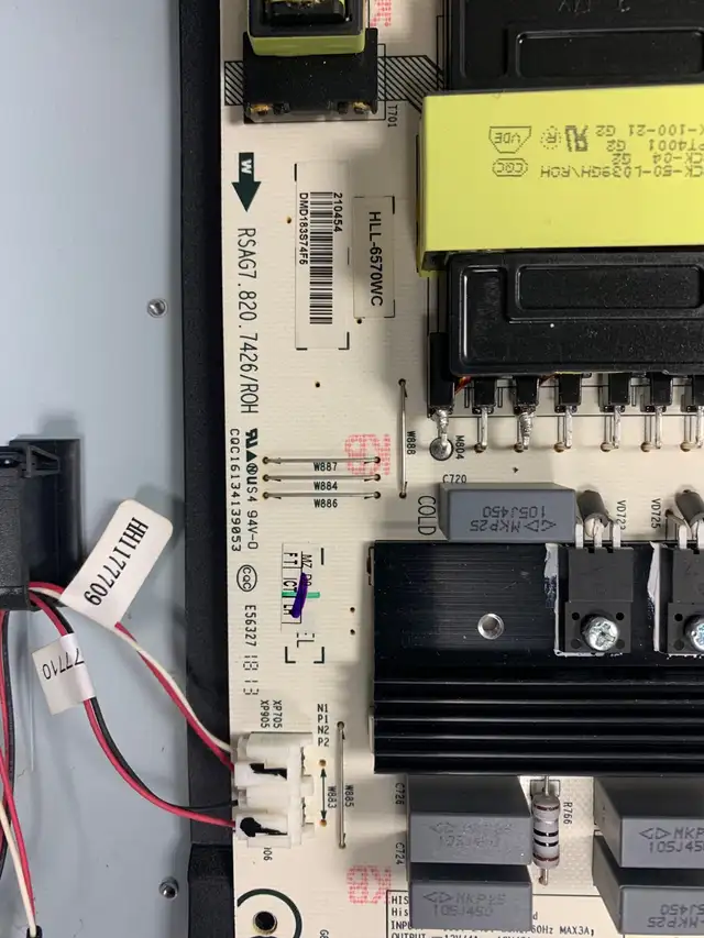 Hisense 65R6107 65” TV in TVs in West Island - Image 3