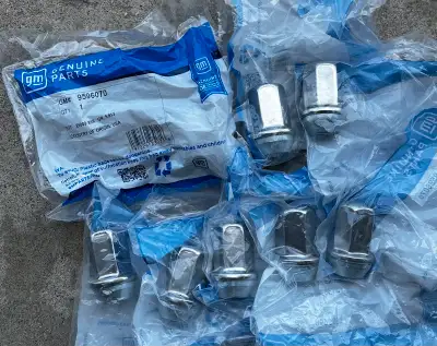 NEW IN PACKAGE GM part number 9596070 is a wheel lug nut (M14 × 1.5 thread pitch) with a polished st...