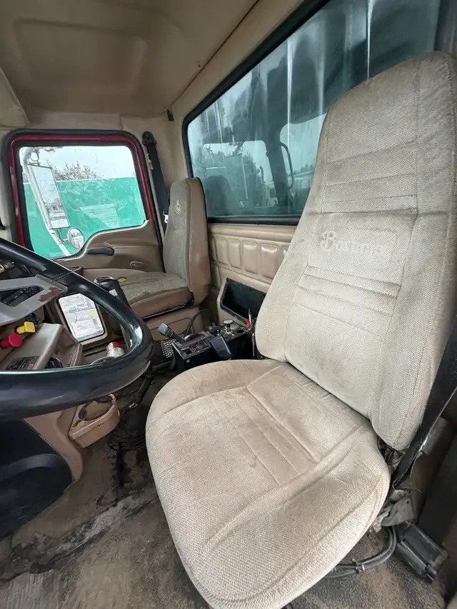 Mack Granite Dump Truck in Heavy Trucks in Oshawa / Durham Region - Image 12