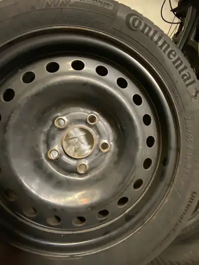 4 Continental 5 stud Snow Tires on Rims No Rust. Came off a Honda Civic$400 Dot 2124 size 205/55 R 1...