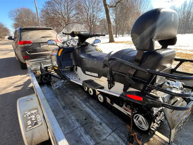 Skidoo V1000 Legend Grand Touring in Snowmobiles in Mississauga / Peel Region - Image 4