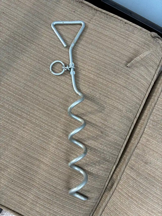 dog chain spiral anchor stake in Accessories in St. Catharines - Image 3