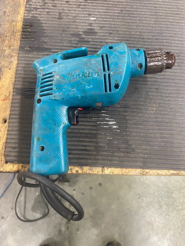 Makita corded drill with steel chuck in Power Tools in North Bay - Image 2