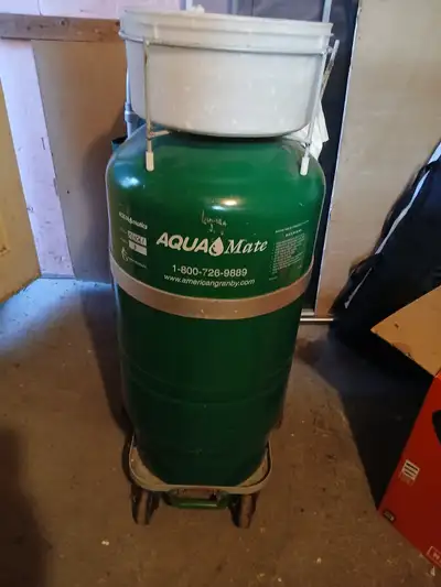 Citerne Aquamate (modèle no. 3) pour arrosage des plantes d'intérieures. La citerne à une capacité d...