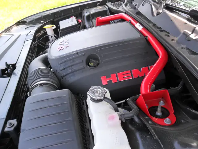 2020 dodge challenger r/t hemi 5.7 in Cars & Trucks in Ottawa - Image 11