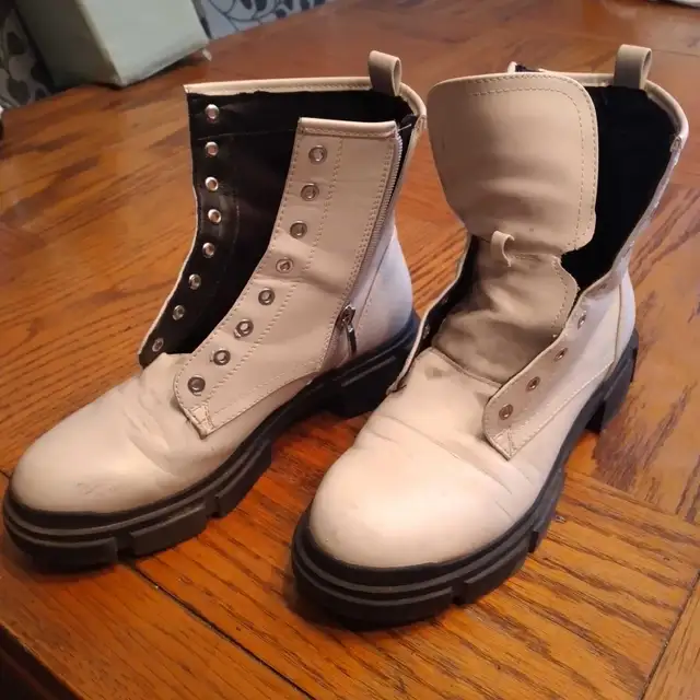 NINE WEST WHITE BOOTS SIZE 9M $5 in Women's - Shoes in City of Toronto - Image 9