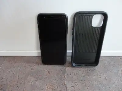 iphone 11 64G unlocked mint condition 98% battery health, View more