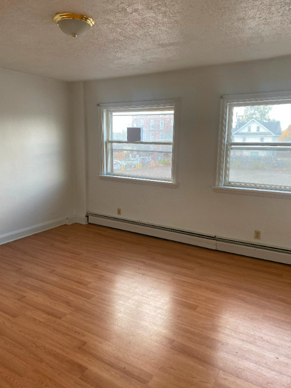 1 Bedroom Apartment, May Street N in Long Term Rentals in Thunder Bay - Image 3