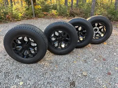 Pneus hiver a clous , Nokia Hakkapetiitta 10. 275/65 R 18. Et Mag RWC en alliage qualité conçues les...