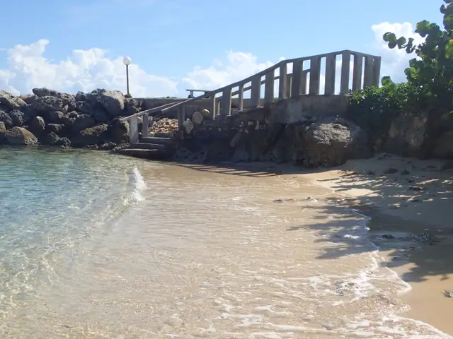 Comfortable Seaside Home Away from Home! in Jamaica in Canada - Image 9