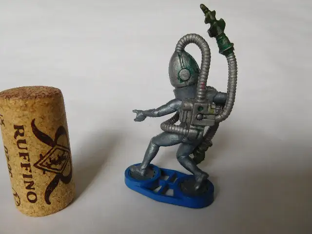 BRITAINS Stargard Cyborgs 1981 Space Line toy very Rare! in Arts & Collectibles in Ottawa - Image 5