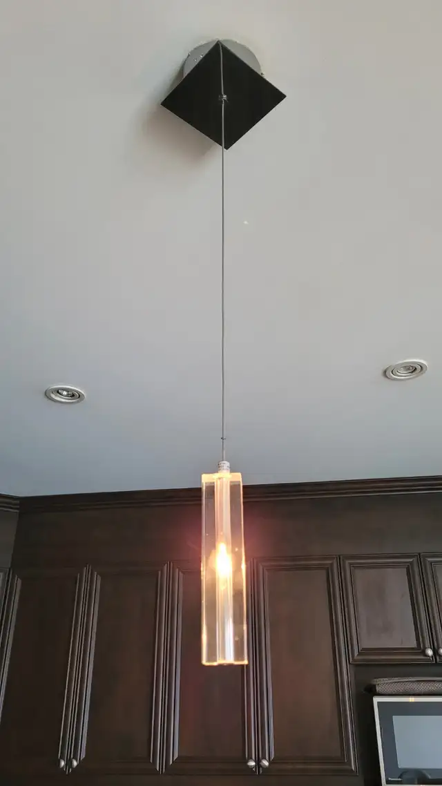 2x Luminaires suspendu verre /chrome 2x Glass Pendant Light in Indoor Lighting & Fans in Laval / North Shore - Image 4