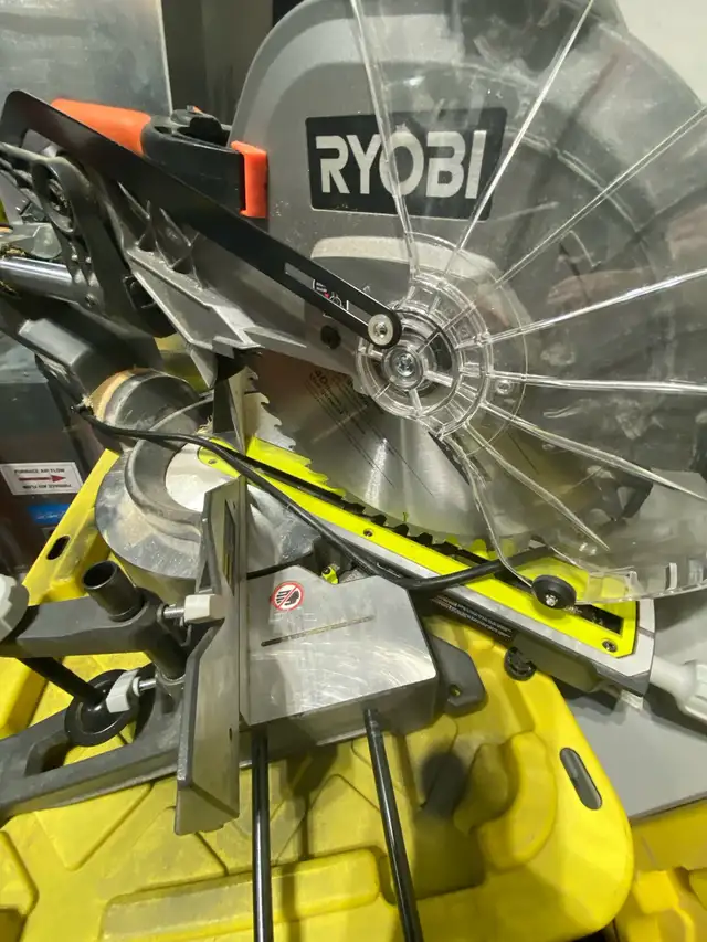 compound 12 inch miter saw in Power Tools in Calgary - Image 3