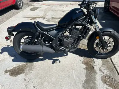 Selling my Rebel 300 because I’m ready to move up to a bigger bike. This one is basically brand new...