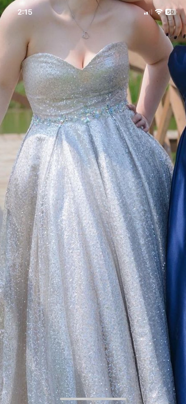 Prom dress in Women's - Dresses & Skirts in Chatham-Kent - Image 2