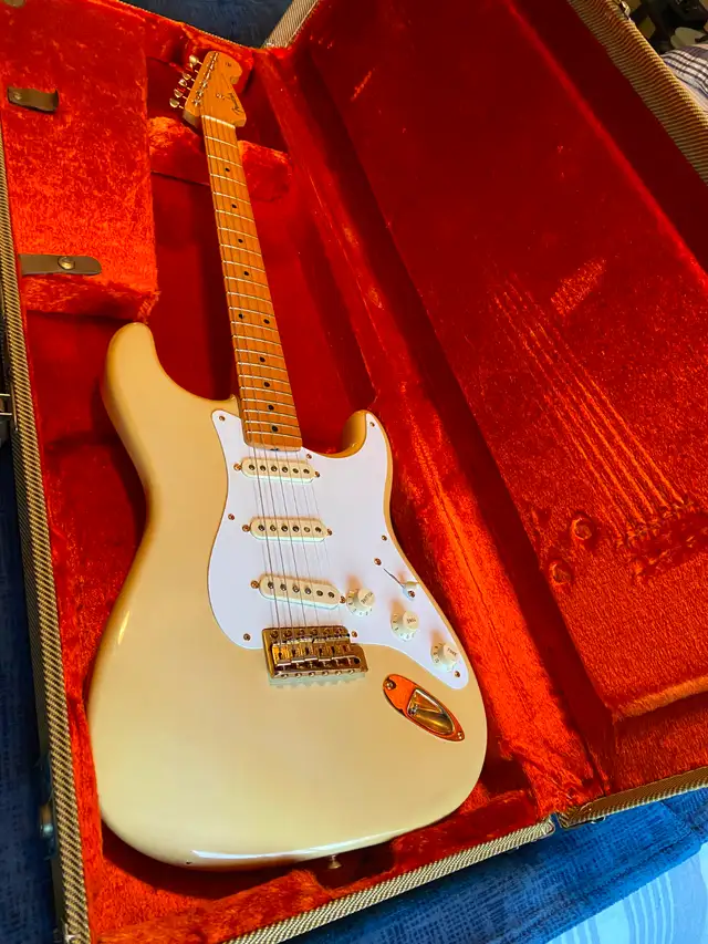 Fender Stratocaster Highly Collectable Reissue 1957 in Guitars in Ottawa - Image 4