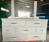 Solid wood dresser Excellent Condition